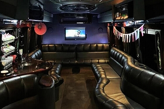 28-passenger party bus int view